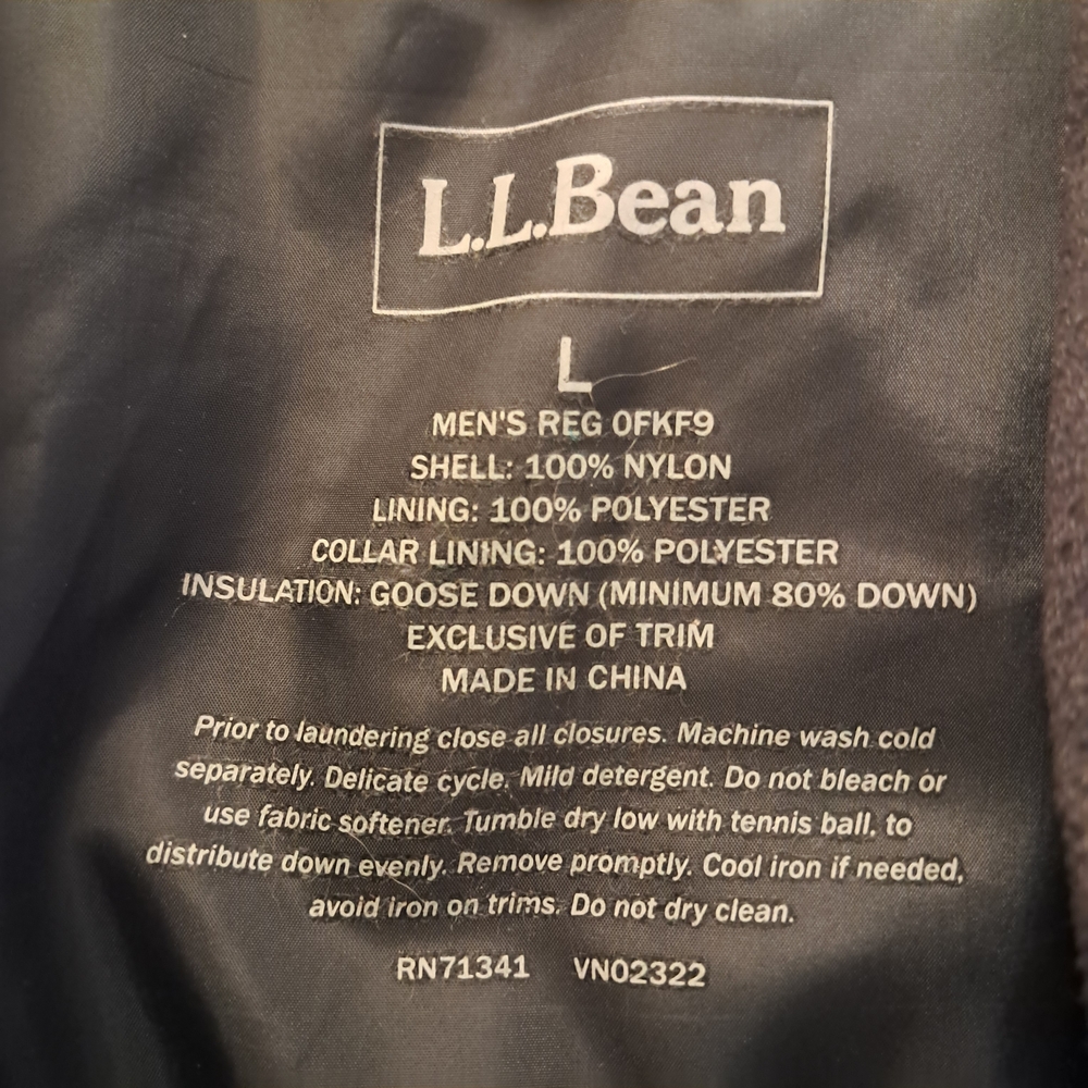 L.L. Bean Men's Charcoal Puffer Vest - Picture 3 of 3